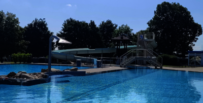 Foto vom Freibad inkl. Rutsche und Sprungturm - © Gemeinde Absdorf