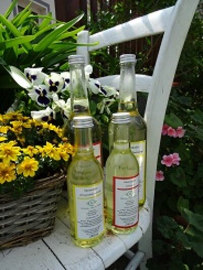 Kräuter- und Blütensirup