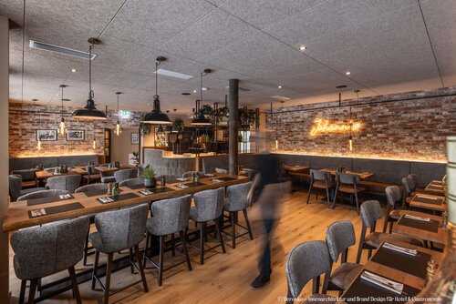 Johann's Restaurant & Bar