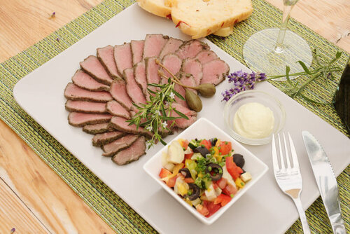 Teller mit Fleisch