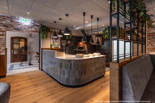 Johann's Restaurant & Bar