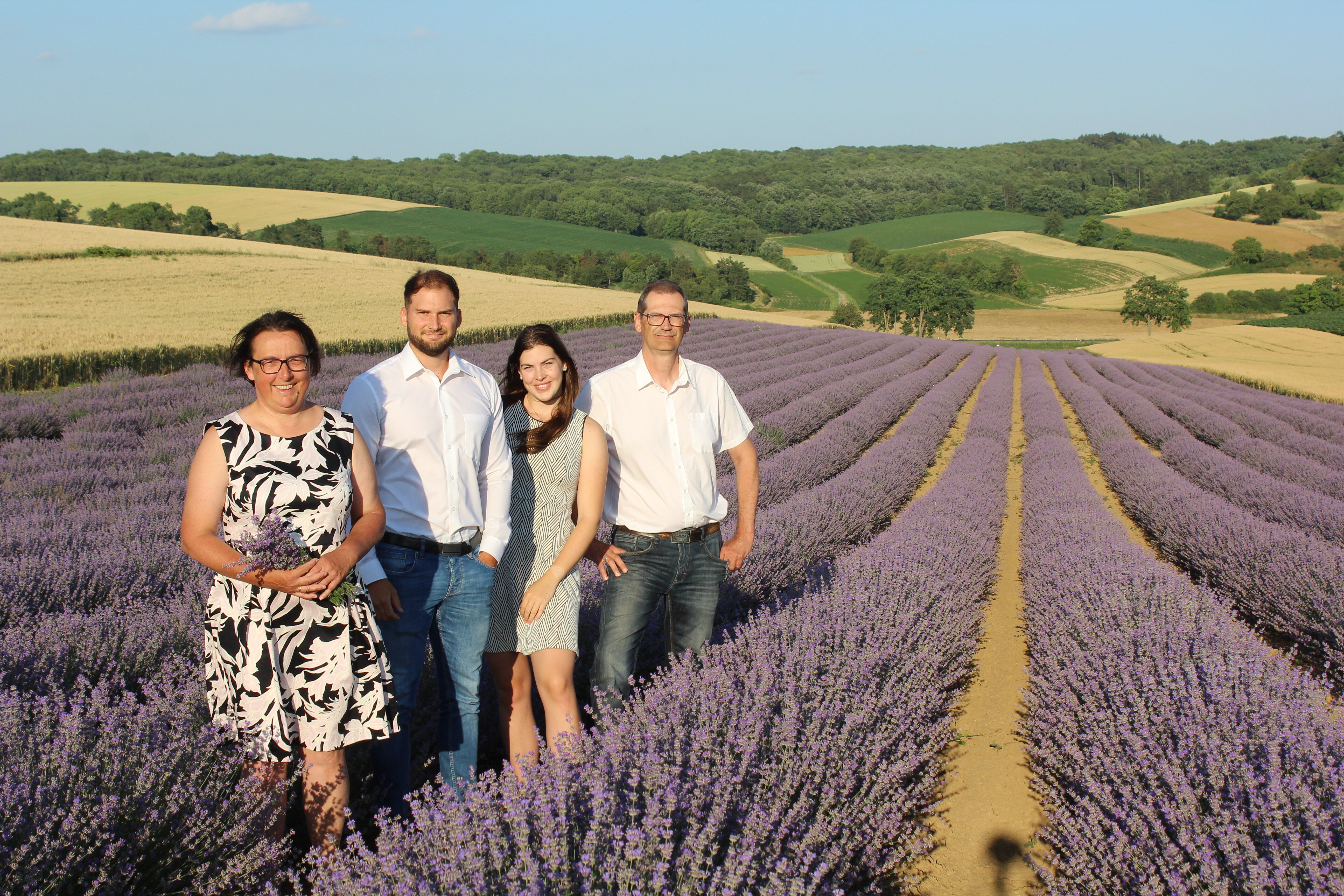 Familie Schörg im Lavendelfeld