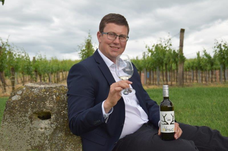 Wein:HirschWein:Hirsch