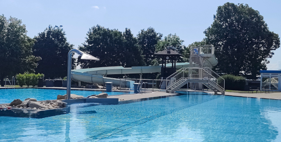 Foto vom Freibad inkl. Rutsche und Sprungturm - © Gemeinde Absdorf Foto vom Freibad inkl. Rutsche und Sprungturm - © Gemeinde Absdorf
